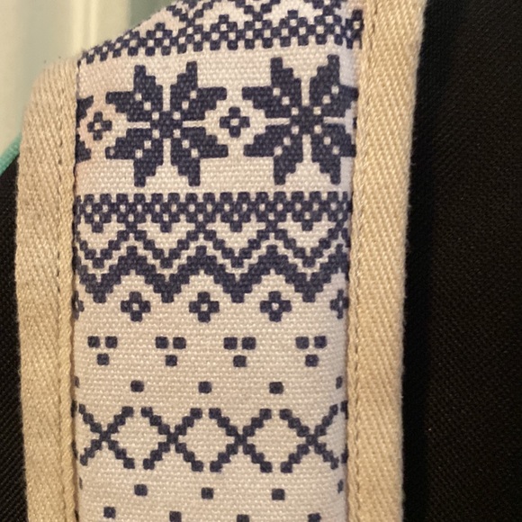 The brand is Camtop. The colors are light blue and black design, It’s a backpack - Picture 4 of 4